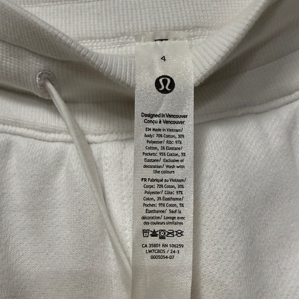 Lululemon Scuba High-Rise Shorts 5” - Picture 8 of 16